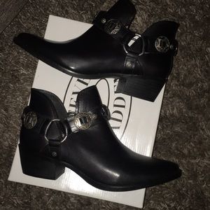 Steve Madden ‘Aces’ black booties western
